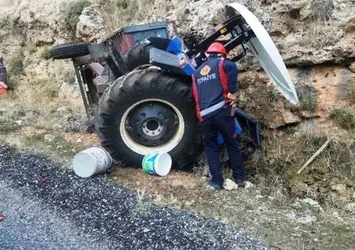 Mardin'de traktör kayalara çarptı: 1 yaralı