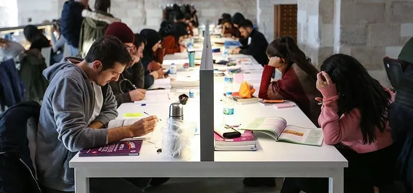 İletişim Başkanlığından "üniversite harçları geri getirildi" iddiasına yalanlama