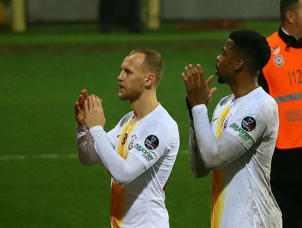 secil-erzan-paralari-nereye-kacirdi-futbol-dunyasini-sarsan-vurgunda-ikinci-iddianame-fatih-terim-arda-turan-e-1701153492468.jpeg Seçil Erzan paraları nereye kaçırdı? Fatih Terim'den Erzan'a el yazısıyla not: Teşekkür etmek için... - 15