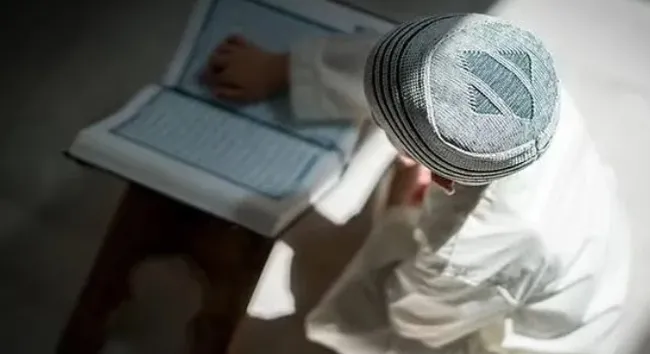 LGBT terörü ve İsrail soykırımı etkisi! İngiltere’de Hristiyan gençler hızla İslam’a geçiyor