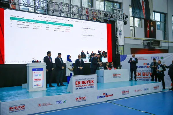 TOKİ sosyal konutta kura çekimi heyecanı: İlk sıra şehit ailesinin! Hangi ilde kaç konut yapılacak?