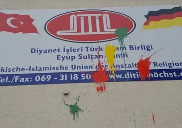 Almanya'da iki camiye kalleş saldırı