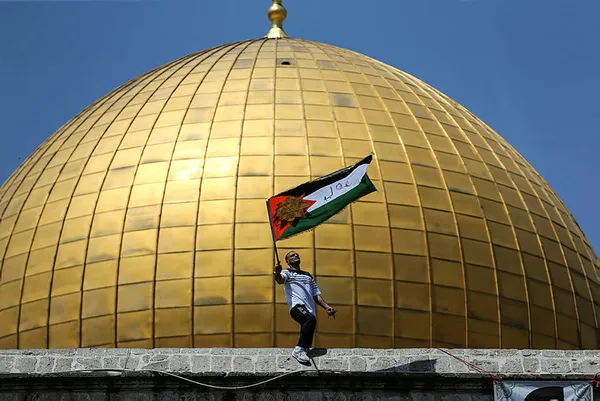 Mescid-i Aksa’da cuma namazı coşkusu! 60 bin kişi katıldı