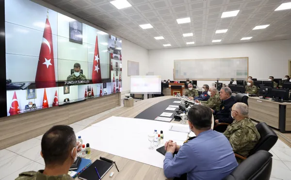son-dakika-milli-savunma-bakani-hulusi-akardan-yunanistana-net-mesaj-1641032739225.jpg Son dakika: Milli Savunma Bakanı Hulusi Akar'dan Yunanistan'a net mesaj - 2