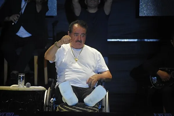 1661461793079.jpg İbrahim Tatlıses tekerlekli sandalye ile konser verdi! Muğla'da yaşadığı kazayı anlattı: Arabanın içindeyken yangın çıktı ve oğlum İdo... - 4