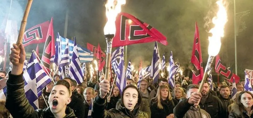 Mülteciler Yunan sınırına dayandı! Kan kokusunu alan "Irkçılar" Yunan polisine yardıma koştu