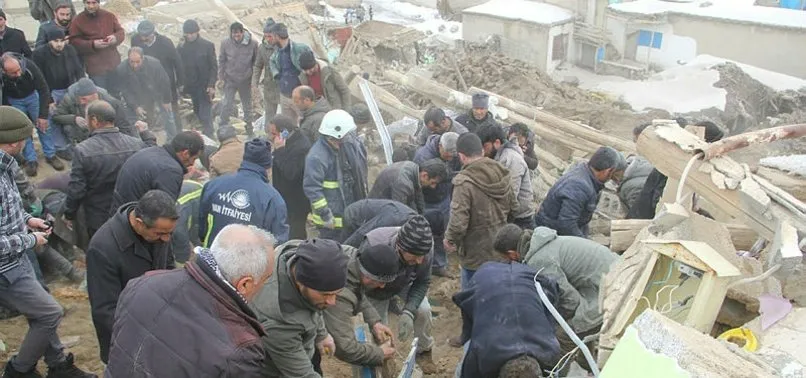 Son dakika: Sağlık Bakanı Fahrettin Koca'dan deprem açıklaması: 21 vatandaşımız yaralandı, 8'inin durumu kritik