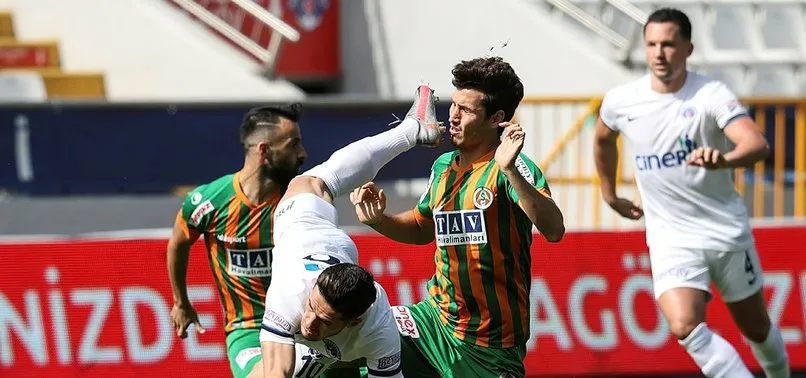 Alanyasporlu futbolcu Salih Uçan'dan üzücü haber