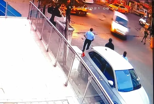 maltepede-yuksek-hiz-felakete-yol-acti-ogrenci-yola-savruldu-1632041594908.jpg Maltepe’de yüksek hız felakete yol açtı! Öğrenci yola savruldu - 1