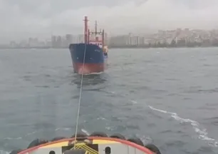 Kartal'da sürüklenen gemi kurtarıldı!