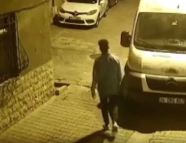 1684317557628.jpg İstanbul’un göbeğinde iğrenç olay! Takip edip taciz etti - 3