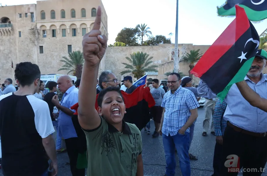 Libya halkı, darbeci Sisi'ye karşı Türk bayraklarıyla gösteri yaptı 4