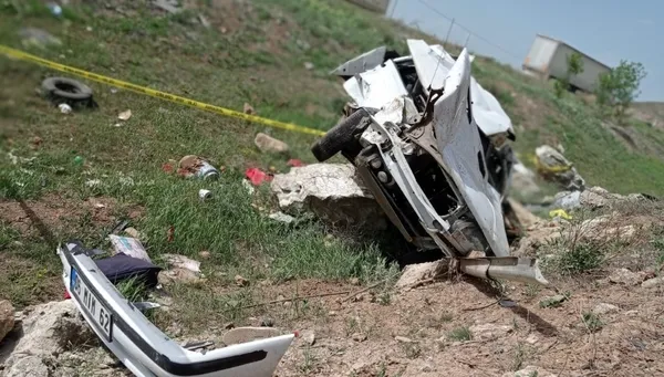 Feci kaza! Otomobil şarampole uçtu - 3