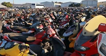 Antalya’da haciz yoluyla bağlanan araçlar otoparkı doldurdu! İçlerinde 2 milyonluk lüks araçlar var