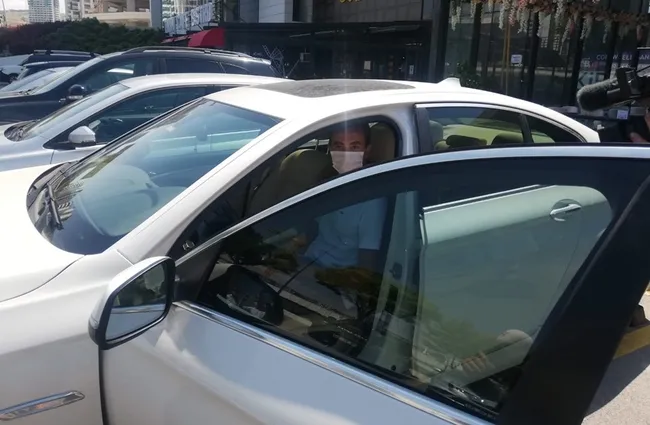 TYT birincisi olan Ankaralı Gürkan İnal'a öğretmeni lüks otomobilini hediye etti - 2