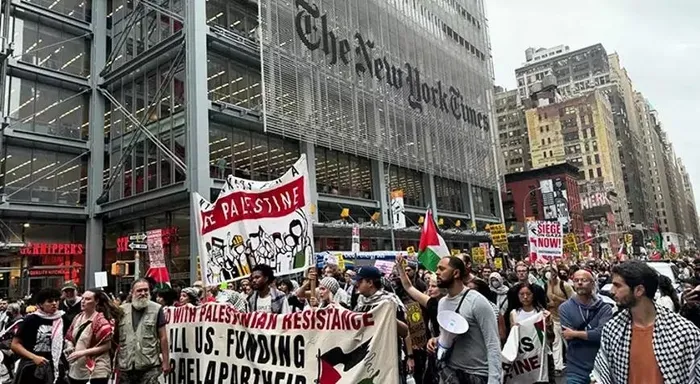 new-yorkta-toplanan-binlerce-eylemci-netanyahuyu-protesto-etti-1727447985092.jpeg Katil Netanyahu New York'ta binlerce kişi tarafından protesto edildi! "Savaşı bitir" - 1