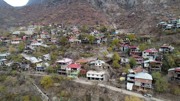 kadinlar-ekmek-pisirmek-icin-bir-araya-geldi-72-kisinin-testi-pozitif-cikti-1607692513072.jpg Kadınlar ekmek pişirmek için bir araya geldi! 72 kişinin testi pozitif çıktı - 1