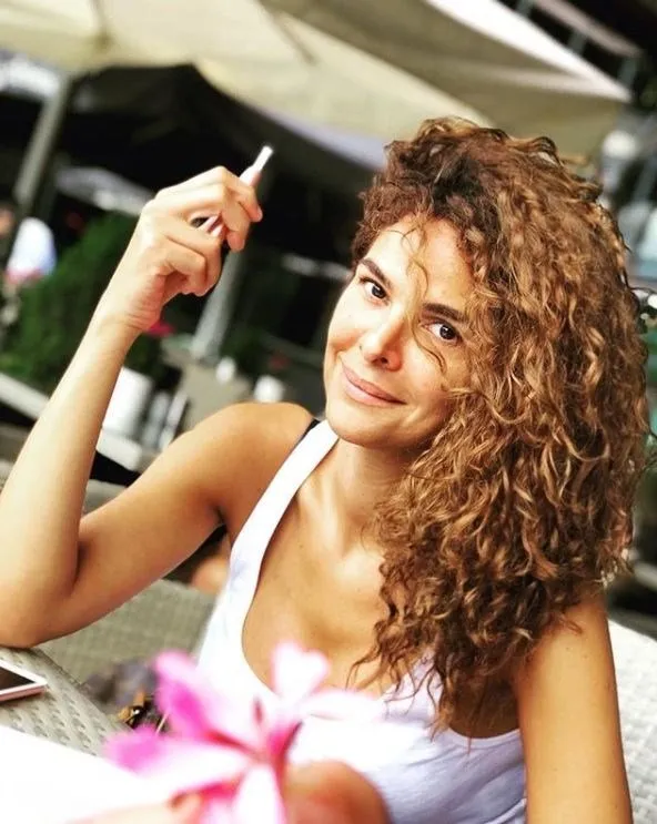 derya ulug makyajsiz fotografiyla sosyal medyayi salladi bu ne hal