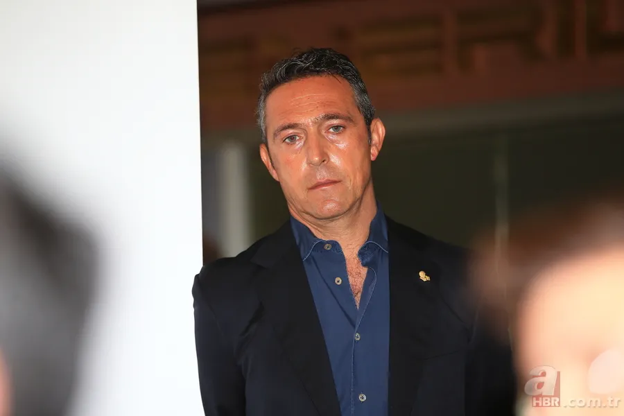 İmza töreninde Fenerbahçe Kulübü Başkanı Ali Koç ayrıntısı: Düşünceli... 3