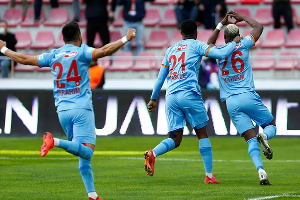 Kayserispor evinde Antalyaspor ilk yarıda devirdi! Kayserispor-Antalyaspor 0-2 MAÇ SONUCU