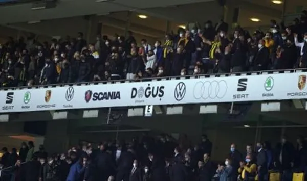 Kadıköy’deki derbide Galatasaray’a küfür eden sağlık çalışanları ceza alacak mı? Nihat Özdemir canlı yayında açıkladı!