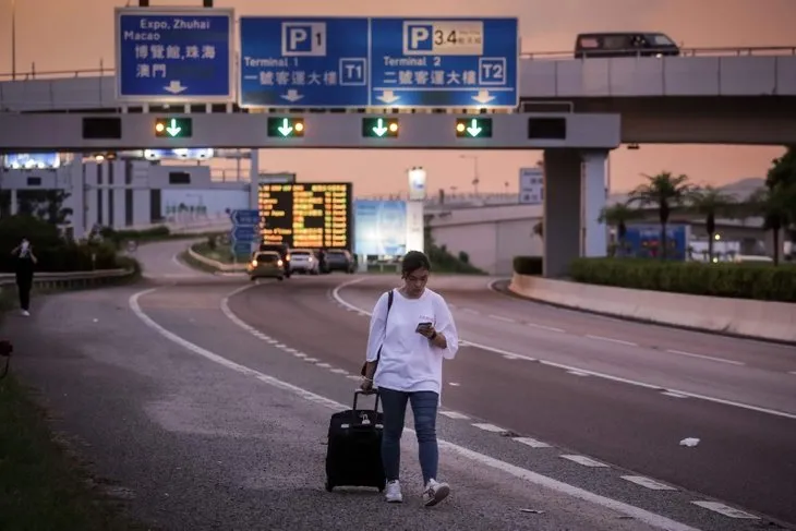 Hong Kong Uluslararası Havalimanı’nda uçuşlar iptal edildi