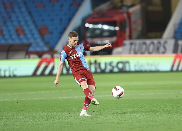 canli-anlatim-firtina-ile-yigidonun-randevusu-trabzonspor-sivaspor-macinda-ilk-duduk-caldi-1712946404858.jpg Yiğido Fırtına'yı durdurdu! Trabzonspor evinde ağırladığı Sivasspor'a tek golle mağlup oldu