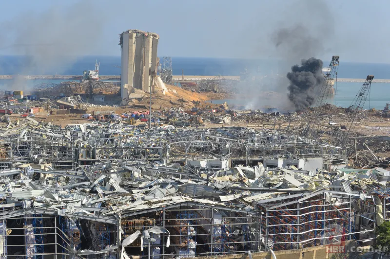 Lübnan Beyrut'taki patlamada şok dalgası gücü böyle görüntülendi! İşte patlama anında farklı yerlerde yaşananlar 17