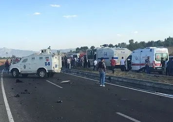 Bingöl'de polis aracına saldırı!