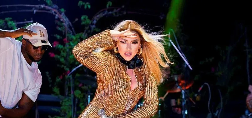 Hadise Den Kotu Surpriz Eski Yasam Kocu Seyda Coskun A Dogum Gununde Tas Atti