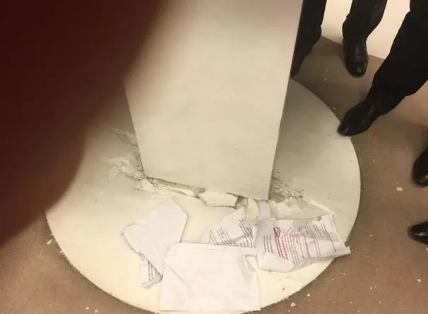 CHP'lilerin işgal ettiği kürsünün son hali! - 1