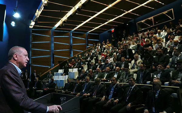 Türkevi çıkışında Başkan Erdoğan’a Ahıska Türklerinden sevgi seli: Ayağınıza taş değmesin...