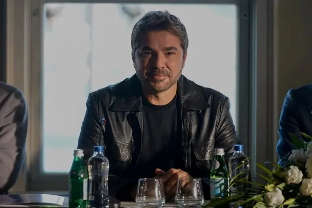 Çöp Adam dizisi oyuncuları kimdir, hangi oyuncu kimi oynuyor? Çöp Adam dizisi gerçek hikaye mi, uyarlama mı?