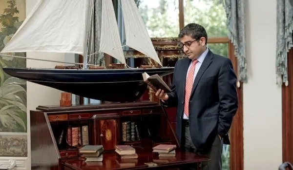 SBK Holding’e kara para aklama soruşturması! İşte şöminede yakılmış telefonun görüntüsü