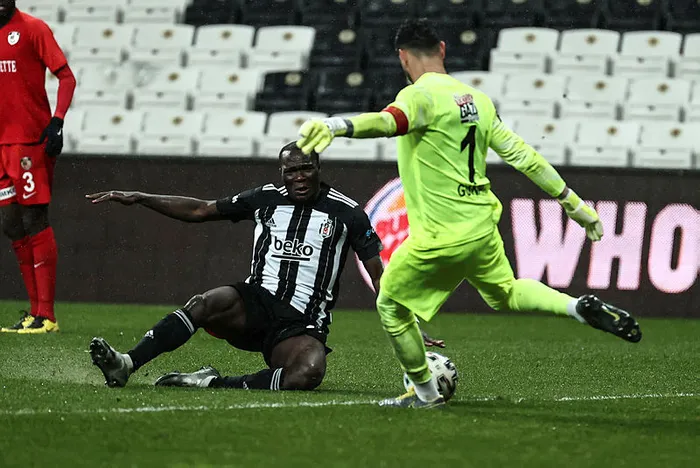 Beşiktaş'ta Vincent Aboubakar, Larin’i geçti - 1