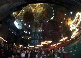 Bayramın son gününde vatandaşlar Ayasofya-i Kebir Cami-i Şerifi’ne akın etti! Görüntüler hayran bıraktı