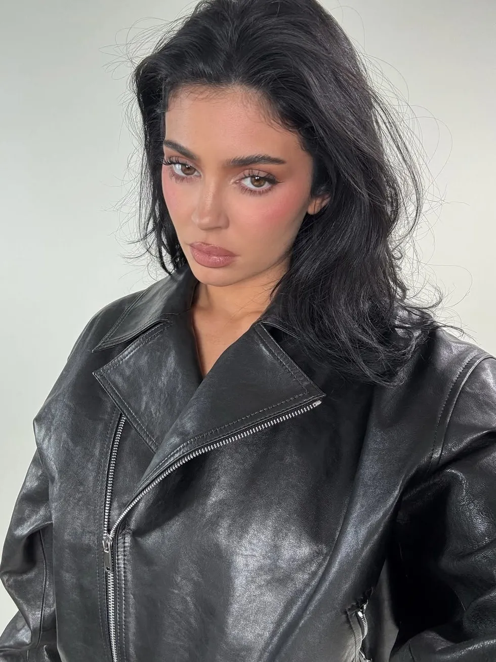 kylie-jennerdan-korkutan-itiraf-uyandigimda-yuruyemiyordum-1778912680963.jpg Kylie Jenner’dan korkutan itiraf: "Uyandığımda yürüyemiyordum" - 1