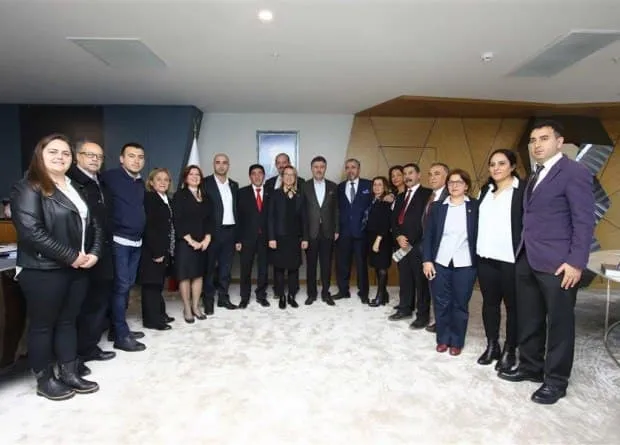 Bayraklı CHP’de deprem! İstifalar yönetimi düşürdü