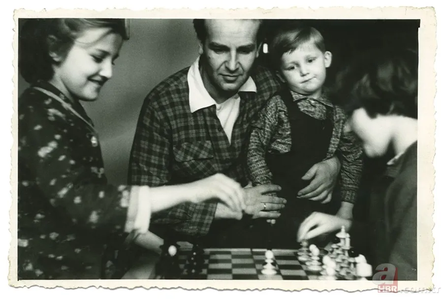 Bosna Hersek'in ilk Cumhurbaşkanı Merhum Aliya İzetbegoviç İslam düşmanlarına karşı bakın nasıl ant içmiş! 3