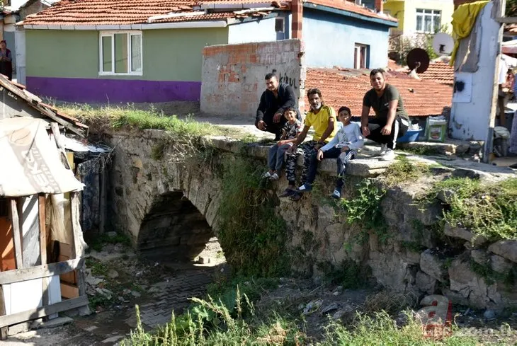 Edirne’de tarihi Taş Köprü’sü kaderine terk edildi! Yapılaşmanın arasında kayboldu