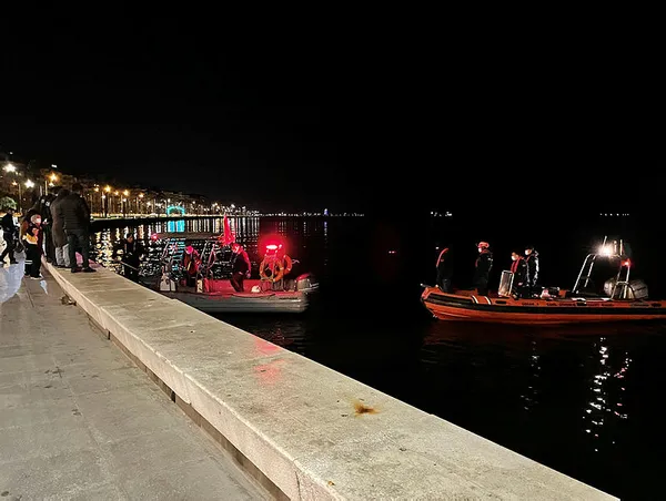 İzmir'de denizde erkek cesedi bulundu - 1