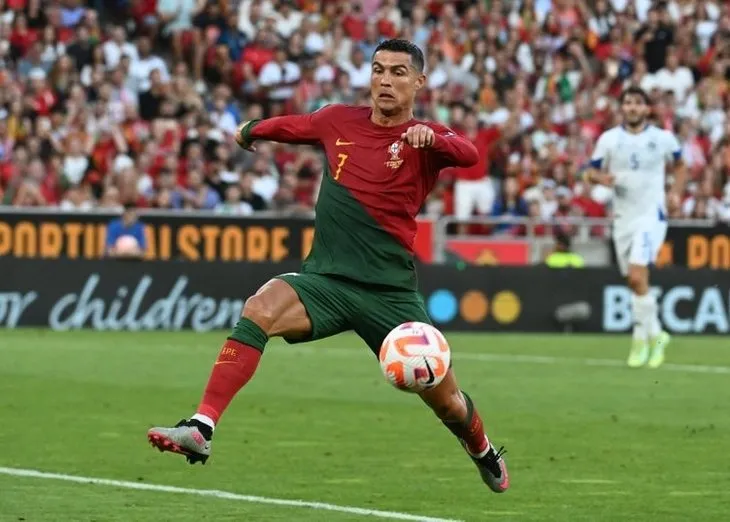 Cristiano Ronaldo’dan yeni bir rekor daha! Milli Takım’da bir ilkle imza attı! İsmi Guinness Rekorlar Kitabı’nda altın harflerle…