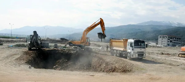 Deprem konutları kaç odalı ve kaç metrekare olacak? Yöresel mimariye uygun olarak inşa edilecek konutlara ilişkin Bakan Kurum’dan açıklama
