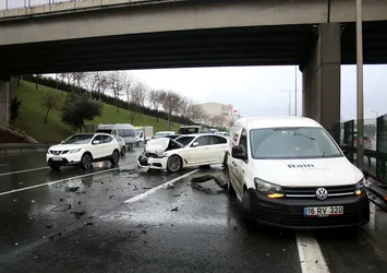 Beşiktaş TEM Otoyolunda zincirleme kaza
