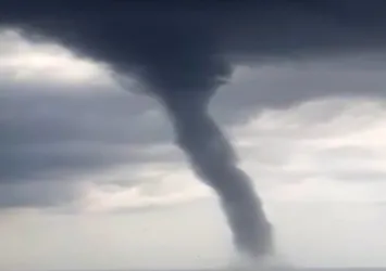 Antalya'da hortum paniği! O anlar anbean kaydedildi...