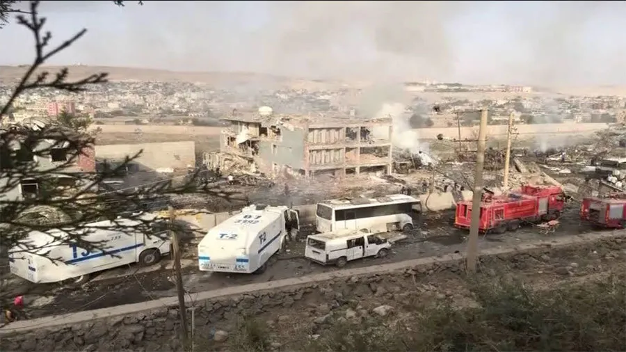 Cizre'de polise saldırı: 11 şehit - 1