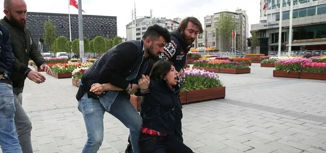 Taksim Meydanı’na giren ve pankart açan iki kişi gözaltına alındı
