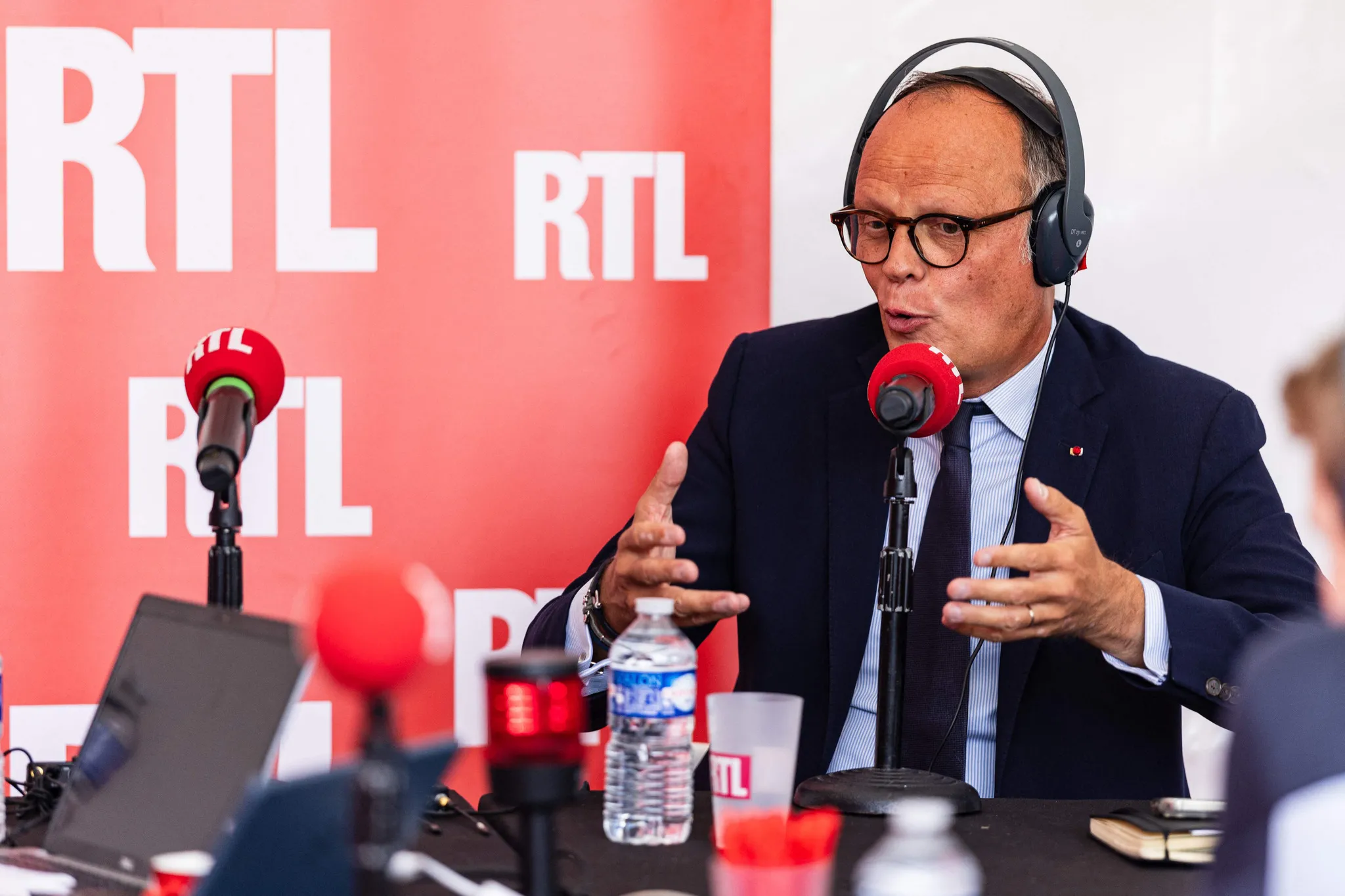 Seçim yaklaşınca başörtüsü yeniden hedefe kondu: Fransa'da aşırı sağın yasak planı büyük tartışma başlattı