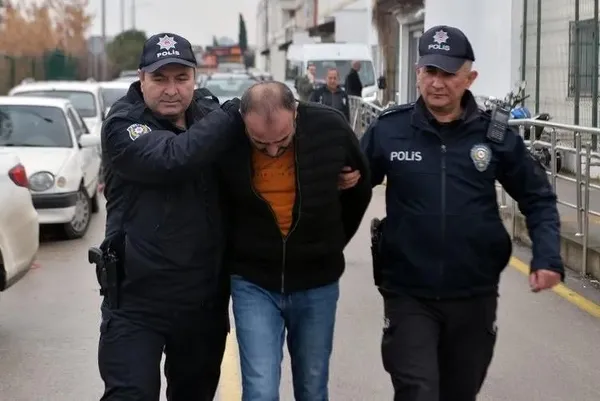 1705393062282.jpeg Adana'da trafikte dehşet! Ayrılmak isteyen sevgilisine kabusu yaşattı - 4
