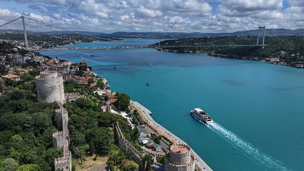 karadenizin-rengi-neden-turkuaza-dondu-nasa-acikladi-1782806723964.jpg İstanbul Boğazı da turkuaz renge büründü. (Foto: AA)